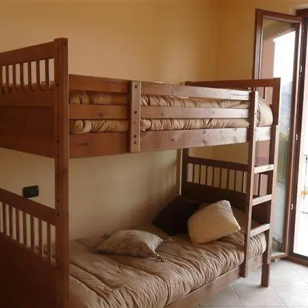Semesterbostad Sleeps 8 Pool