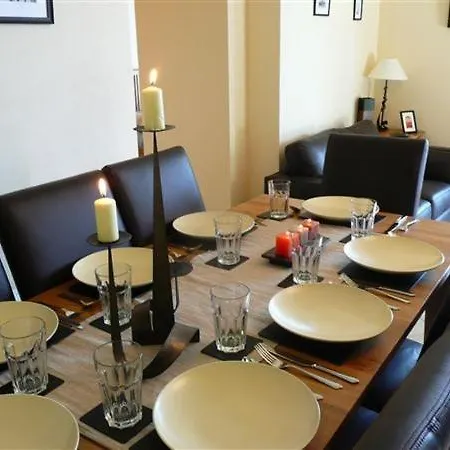 Sleeps 8 Pool בית נופש *